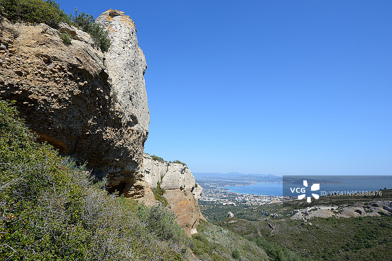 从法国普罗旺斯La Ciotat的Le Bau Rous岩石路观赏La Ciotat图片素材