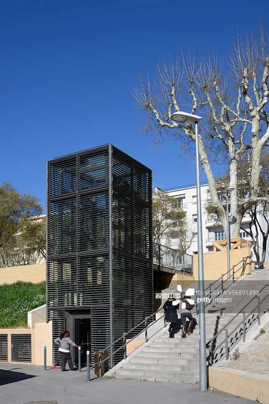 普罗旺斯地区艾克斯的街头电梯和楼梯图片素材