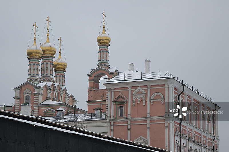 克里姆林宫雪景下的东正教堂图片素材