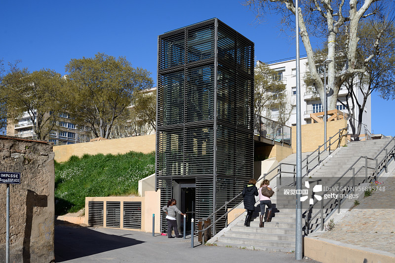 普罗旺斯地区艾克斯的街头电梯和楼梯图片素材