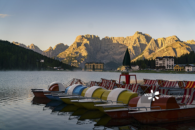 夏季的米苏里纳湖，南蒂罗尔，多洛米蒂山，意大利图片素材