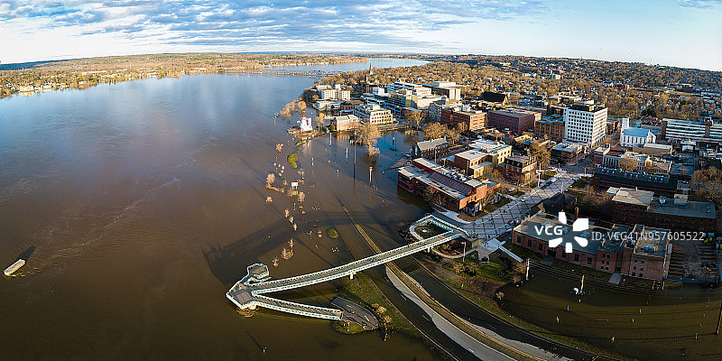 2018年春季加拿大新不伦瑞克省弗雷德里克顿圣约翰河洪水图片素材