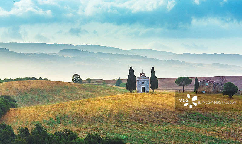 托斯卡纳与维塔莱塔礼拜堂的景观图片素材