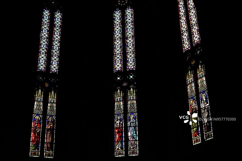 圣佩德罗教堂的彩色玻璃图片素材