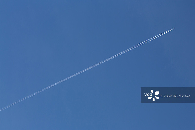 飞机飞行轨迹图片素材