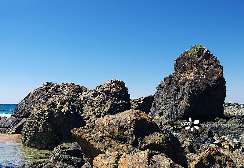 澳大利亚新南威尔士州弗林斯海滩上的岩层图片素材