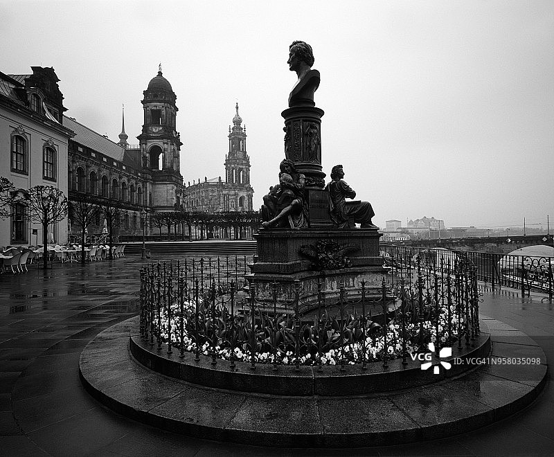 德累斯顿布吕尔平台上的恩斯特·里切尔纪念碑图片素材