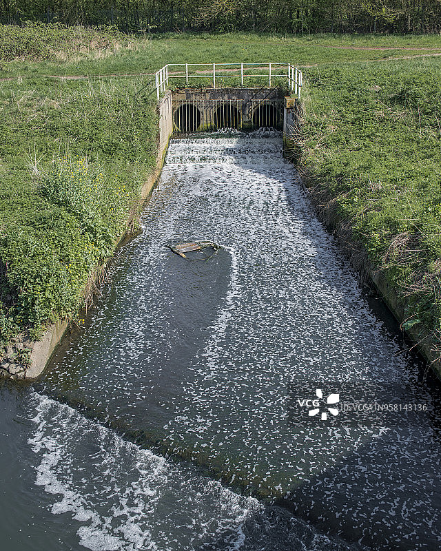 污水排放口图片素材