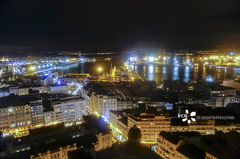 夜晚的拉科鲁尼亚高角度景观图片素材