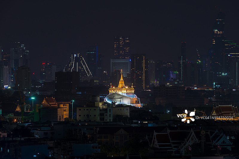 萨克特拉查沃拉维哈拉寺金色之山夜景图片素材