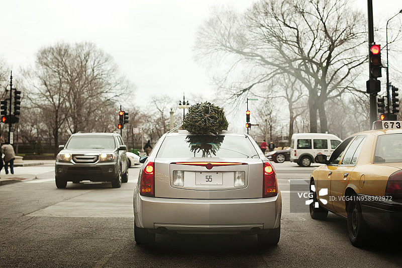 城市街道上的汽车图片素材