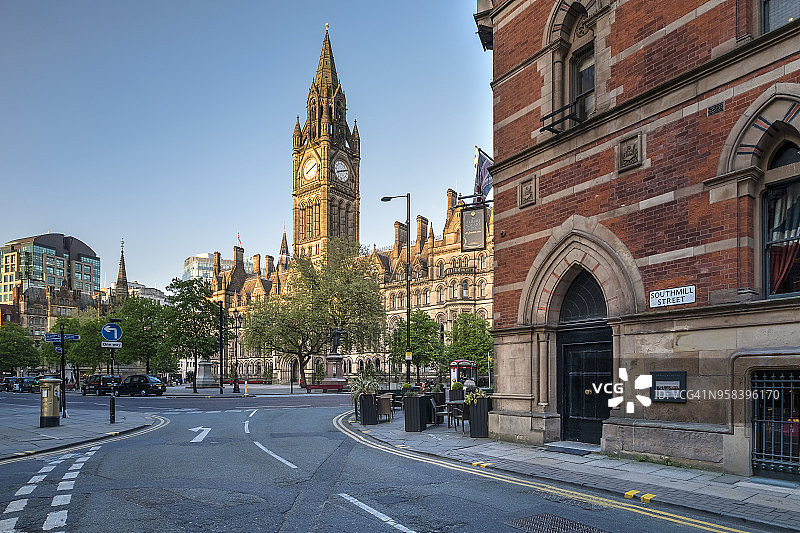 从南米尔街看曼彻斯特市政厅和艾伯特广场，英国图片素材