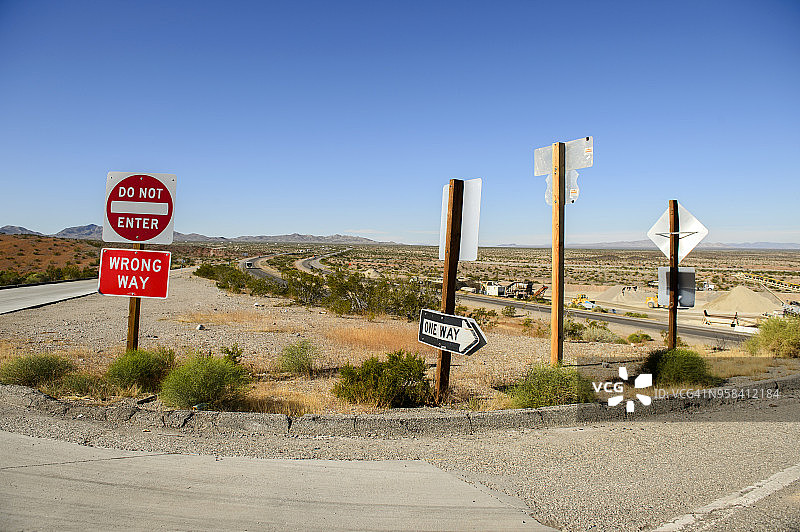 美国内华达州拉斯维加斯附近的路标图片素材