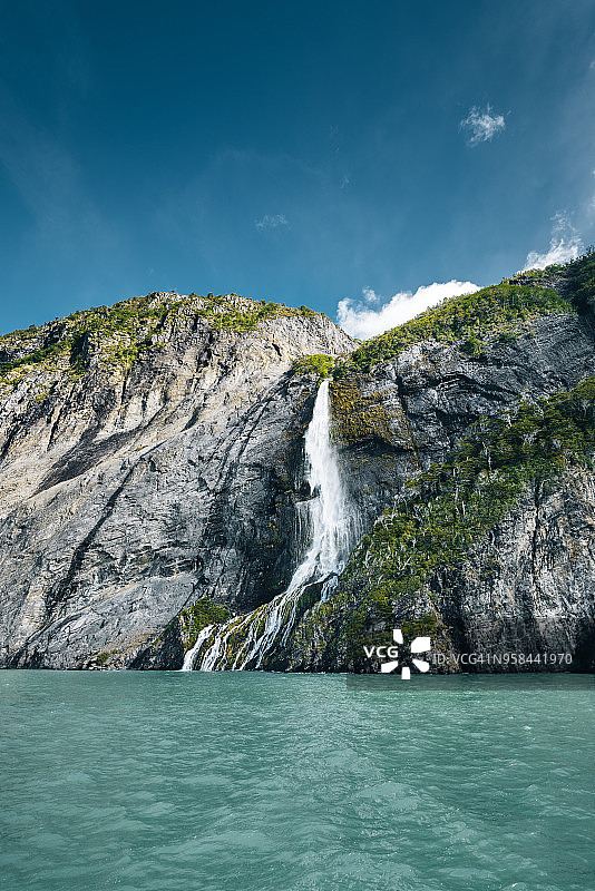 智利灰色湖瀑布图片素材