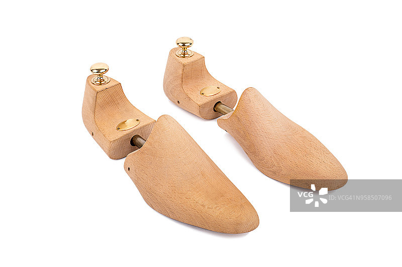白色背景的奢华木制鞋撑图片素材