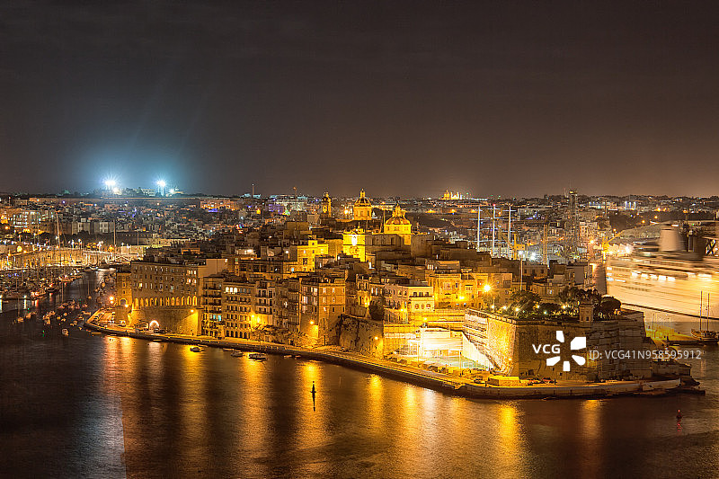 瓦莱塔夜景全景图片素材