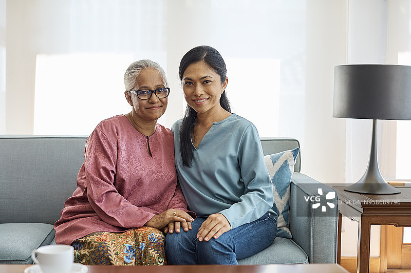 儿媳与婆婆的肖像图片素材