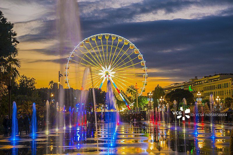 法国尼斯的水泉和摩天轮图片素材