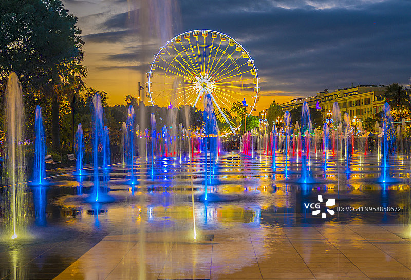 法国尼斯的水泉和摩天轮图片素材