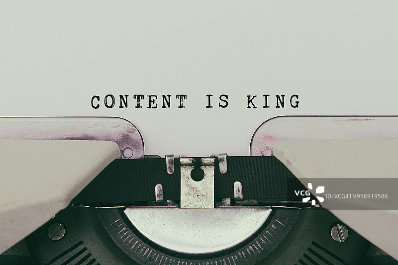 老式打字机上的“内容为王”字样图片素材