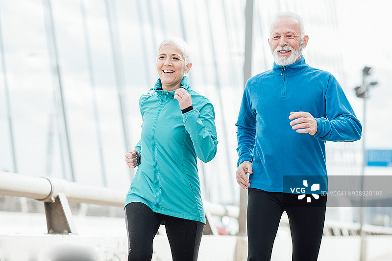 锻炼的老年人图片素材