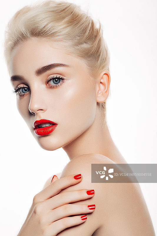 年轻漂亮的女人图片素材