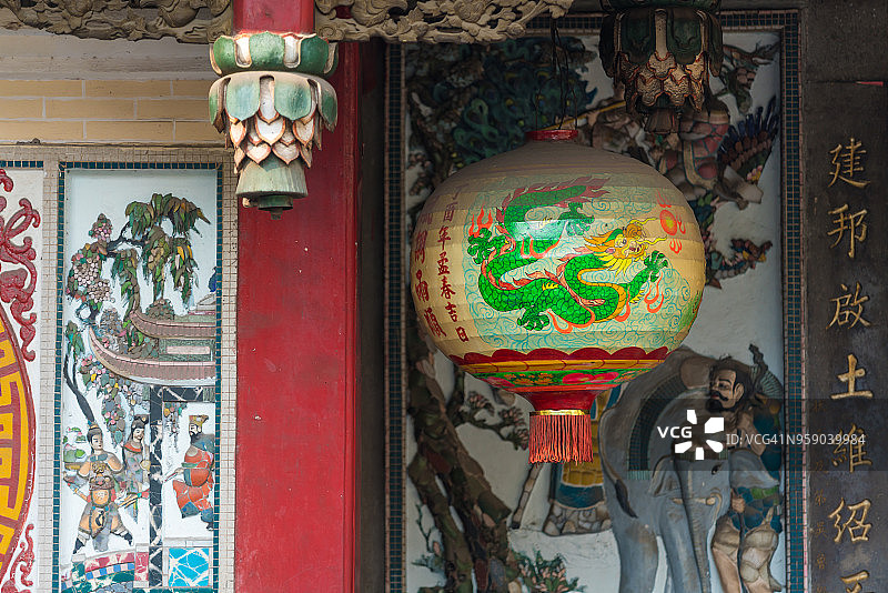 胡志明市大叻宝塔寺庙前的灯笼装饰图片素材