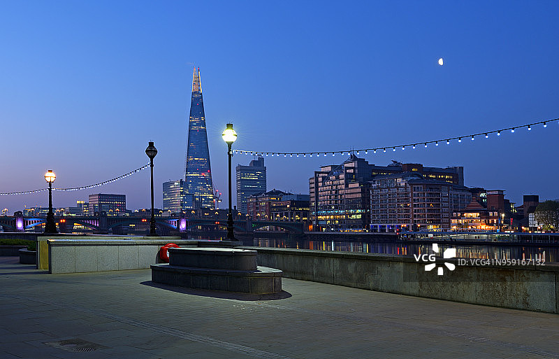 日出前的伦敦Bankside图片素材