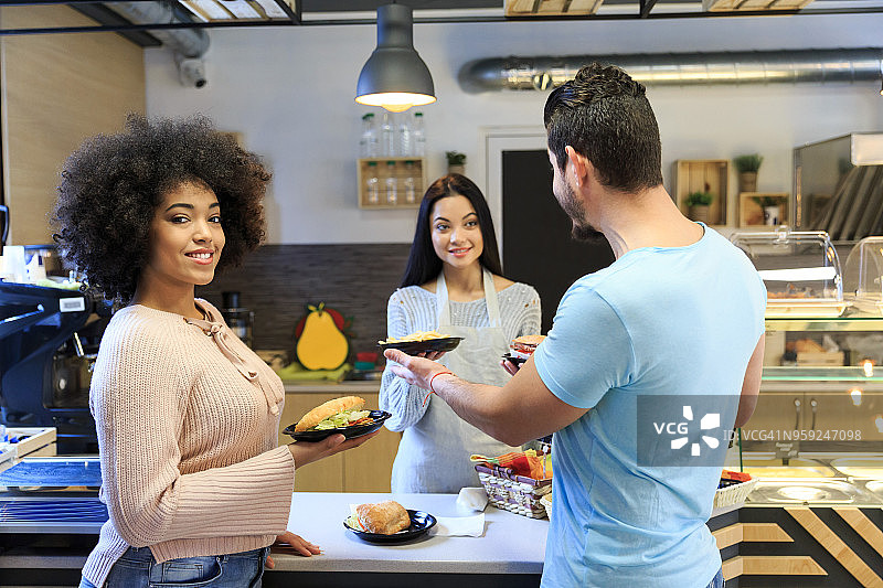 快餐店里的顾客图片素材