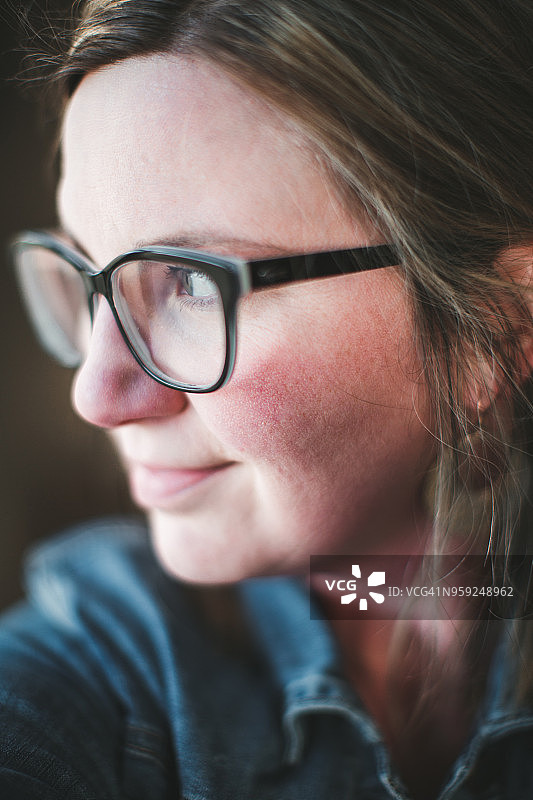 女性的特写肖像图片素材