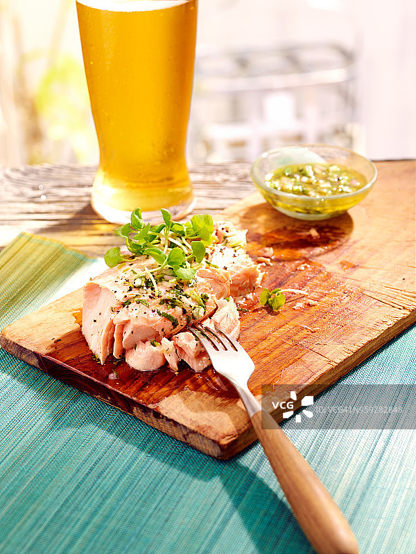 啤酒水煮三文鱼图片素材