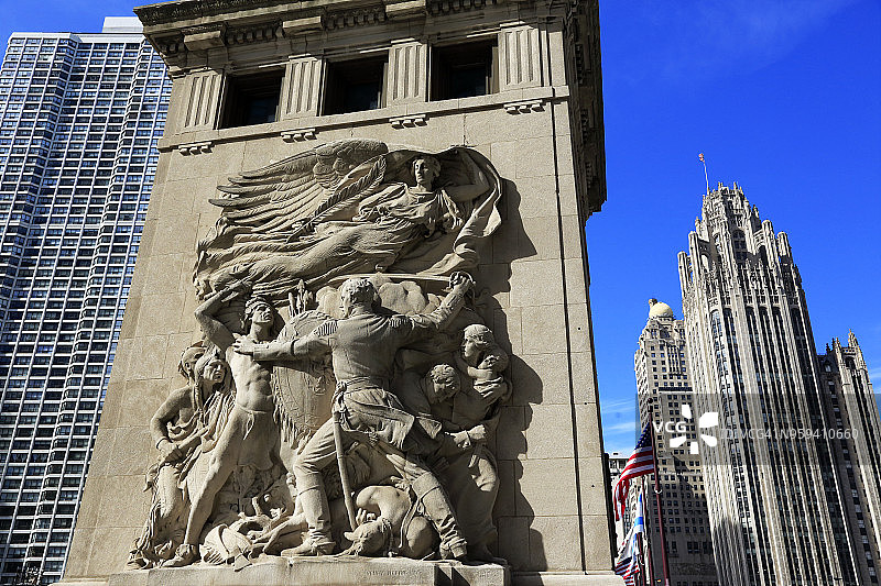 密歇根大街桥桥梁维护房上的雕塑图片素材