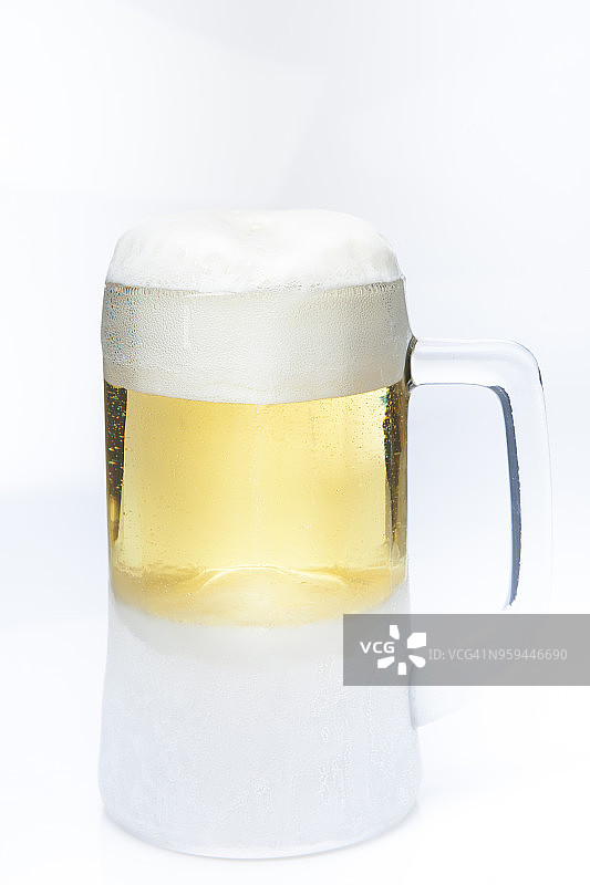 带泡沫的酷炫啤酒图片素材