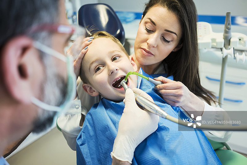 在牙医诊所不害怕图片素材