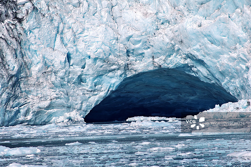 冰川上的洞图片素材