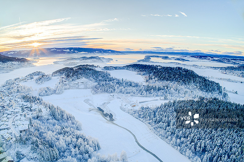 挪威布斯克吕德乡村雪景航拍图片素材