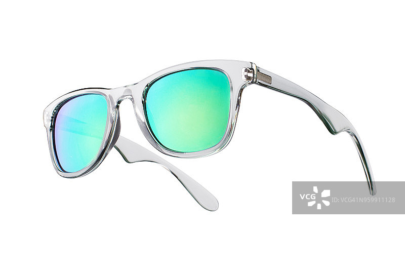 绿色镜片时尚太阳镜，白色背景图片素材