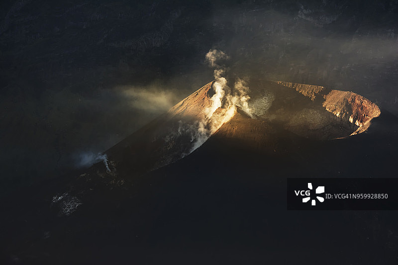 特写：林贾尼火山图片素材