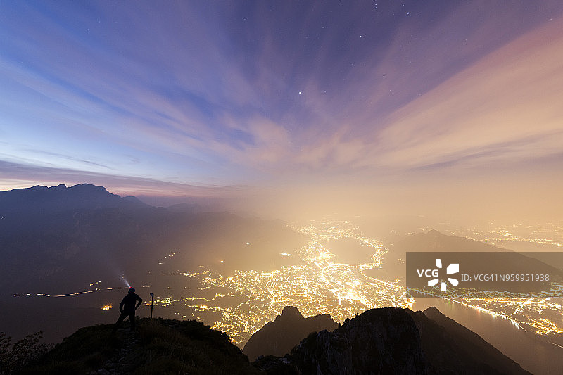 伦巴第莱科日出，意大利图片素材