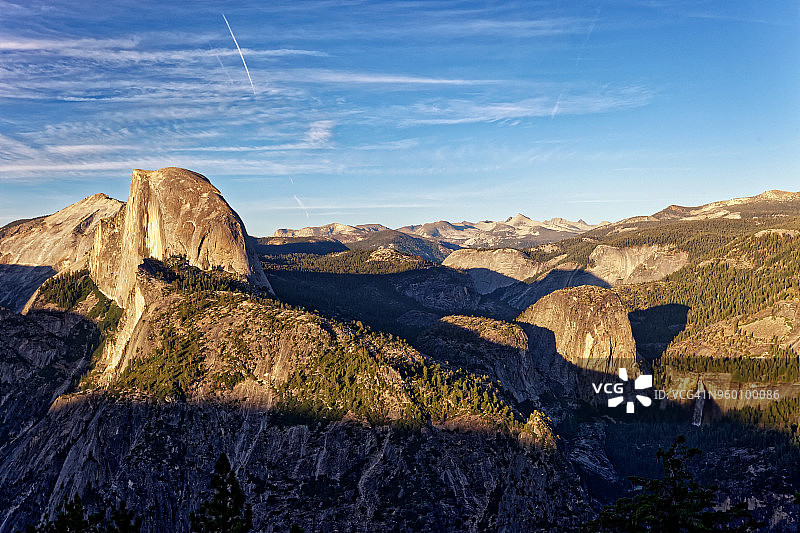 从冰川点观看到的优胜美地国家公园半圆顶图片素材