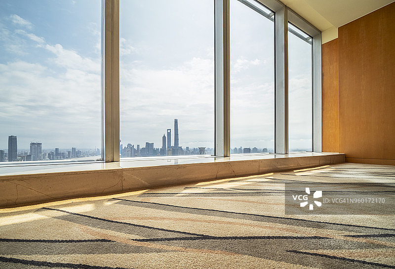 上海外滩天际线的窗外景色图片素材