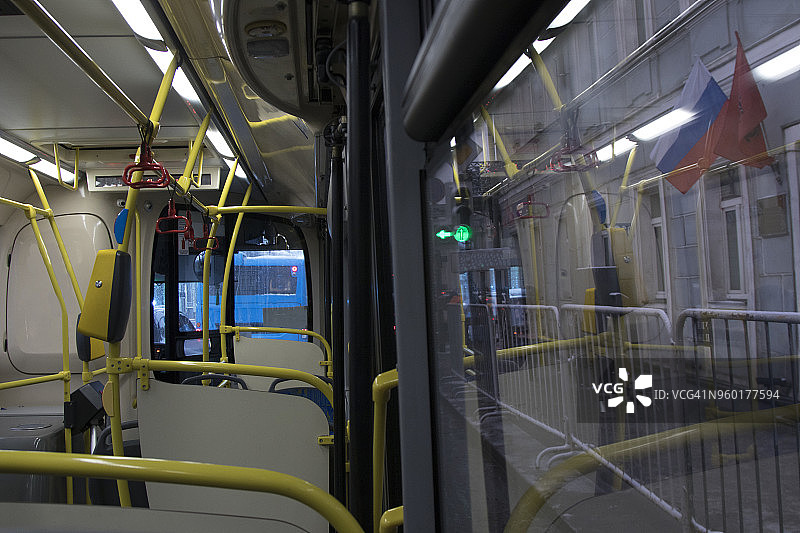 莫斯科的公交车内部图片素材