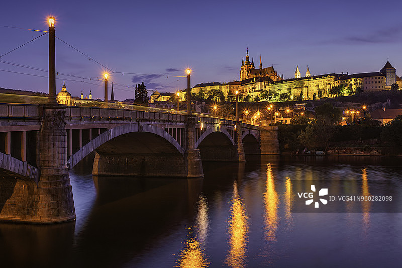 捷克共和国布拉格傍晚景色图片素材