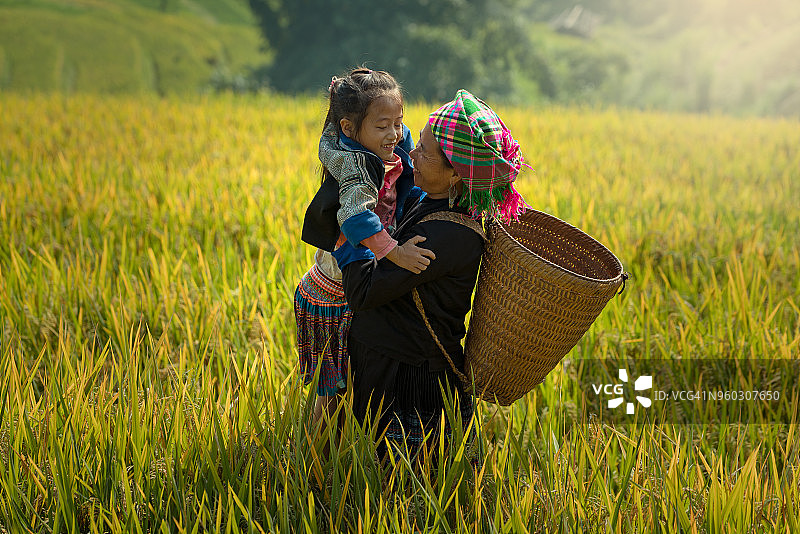 越南木 Cang Chai 的苗族母女生活图片素材