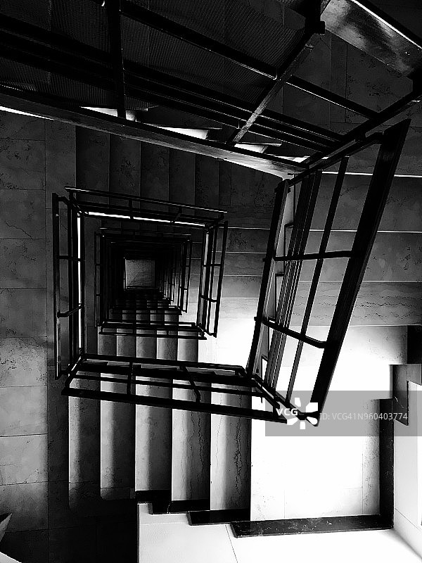 通往地下室的楼梯图片素材