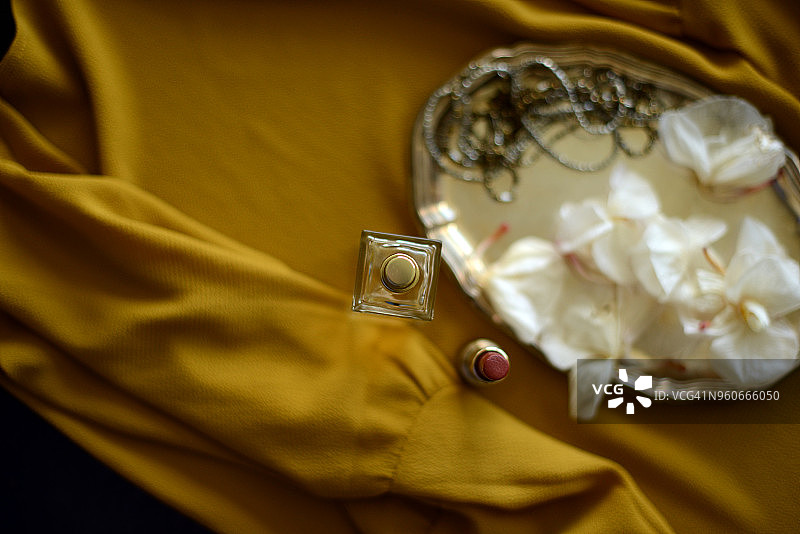 口红和香水图片素材