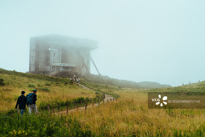 徒步者，日本千叶县富津市锯山图片素材