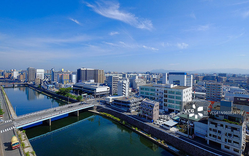 从高处俯瞰福冈市的摩天大楼图片素材