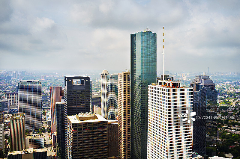 城市中的塔与天空图片素材