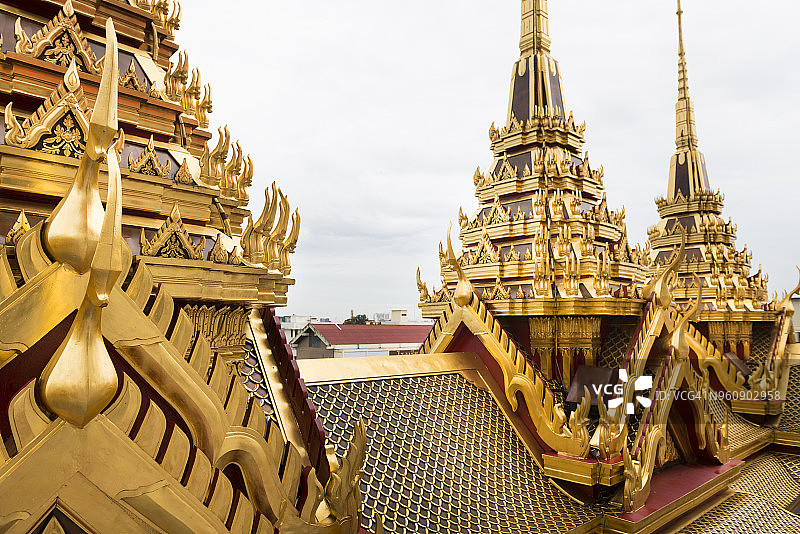 罗哈普拉萨特的金色尖顶和屋顶装饰图片素材